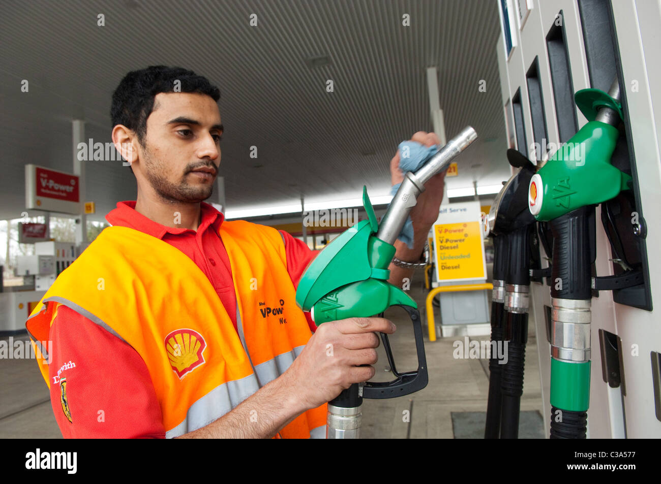 Der Shell-Tankstelle in Beaconsfield Dienstleistungen, gleich neben dem M40. Stockfoto