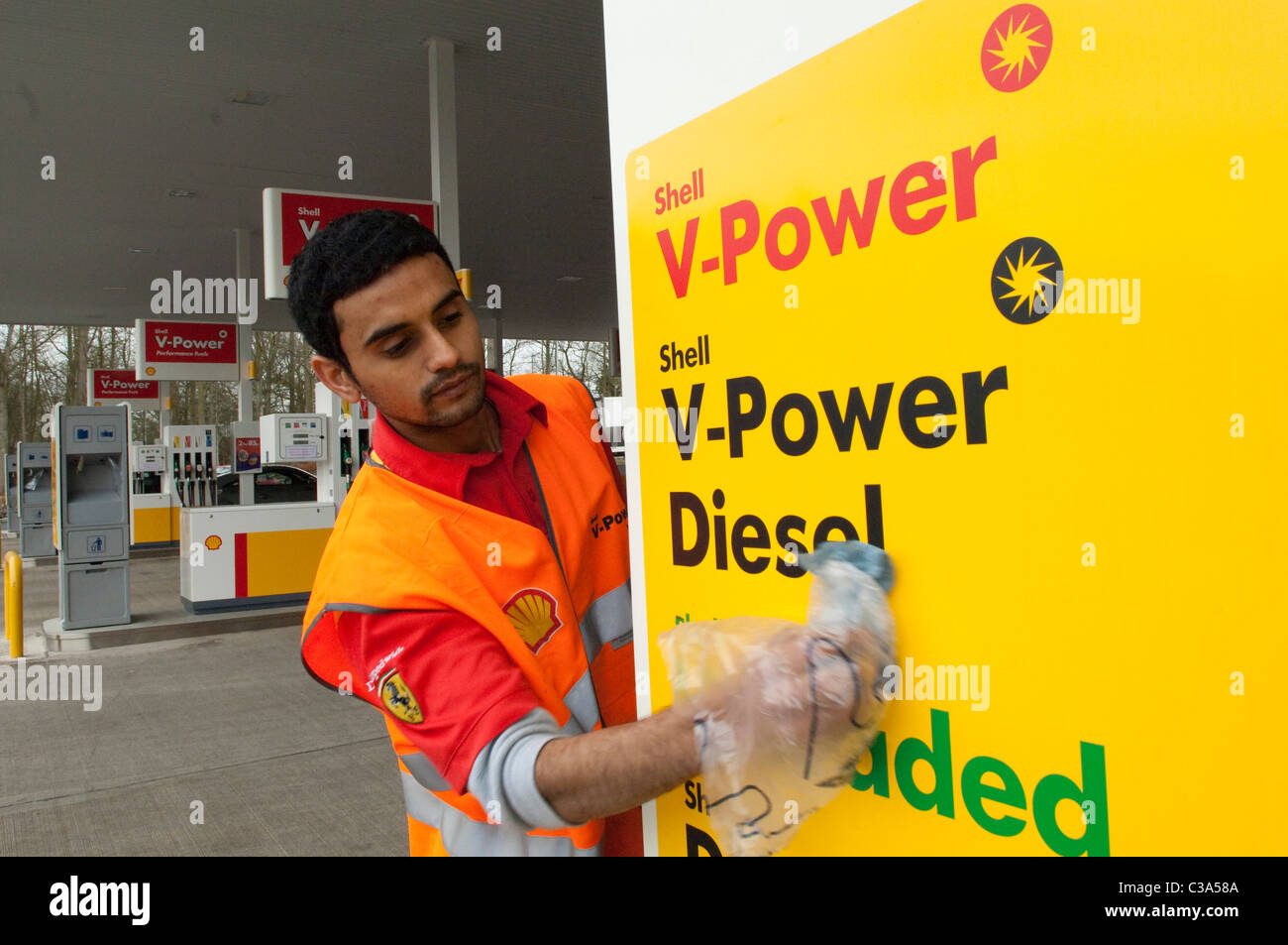 Der Shell-Tankstelle in Beaconsfield Dienstleistungen, gleich neben dem M40. Stockfoto