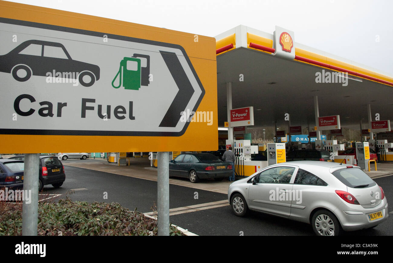 Der Shell-Tankstelle in Beaconsfield Dienstleistungen, gleich neben dem M40. Stockfoto