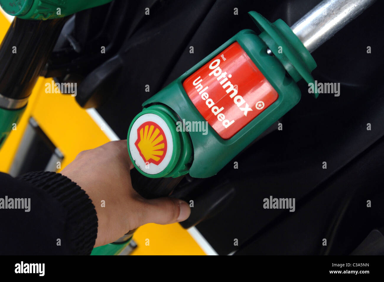 Eine Shell "Optimax" Zapfsäule. Stockfoto