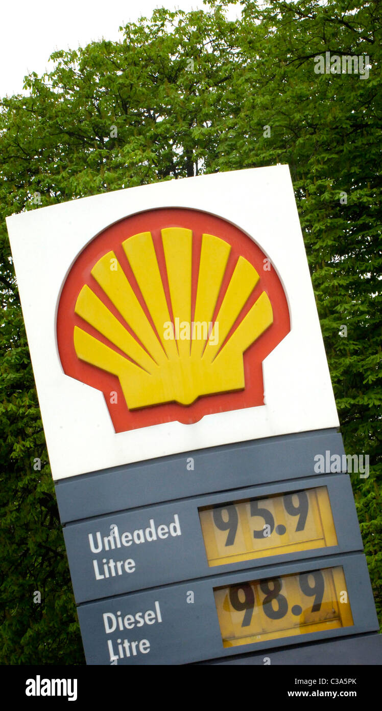 Eine Shell Benzin Preis Board aus dem Jahr 2006. Stockfoto