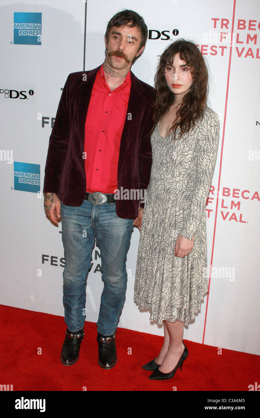 Jeffrey Sebelia und Gast 8. jährlichen Tribeca Film Festival - Premiere von "The Girlfriend Experience" - Ankunft New York City, Stockfoto
