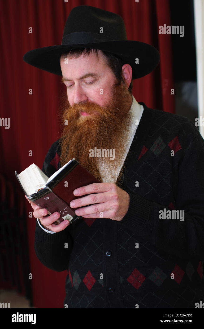 Jüdischer Mann, der betet Stockfoto