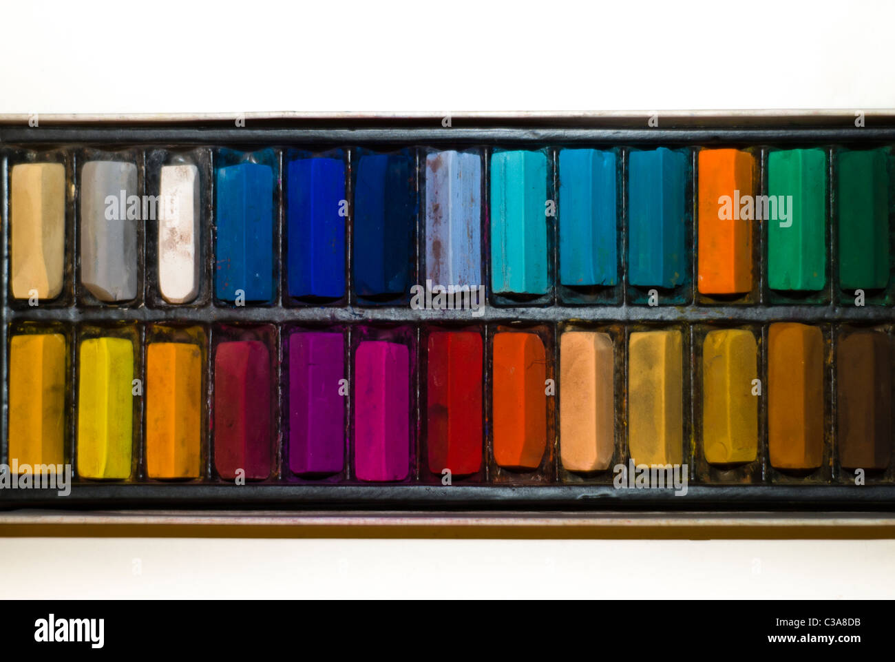Eine Reihe von gebrauchten Pastell Färbung Stöcke Stockfoto