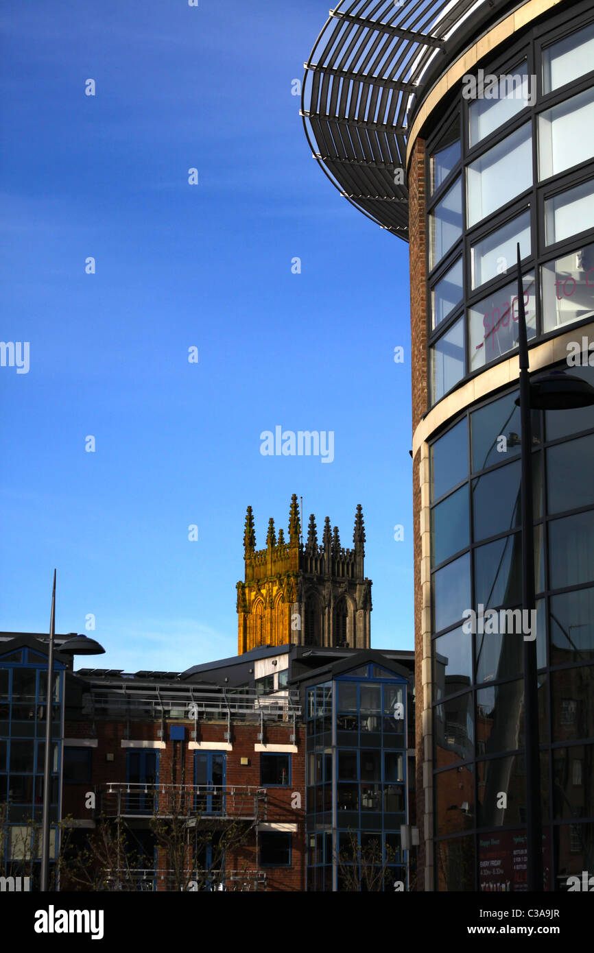 Eine Kombination von Arbeitsplatz, Wohnraum und ältere geistige Erfrischung in Leeds City, West Yorkshire Stockfoto