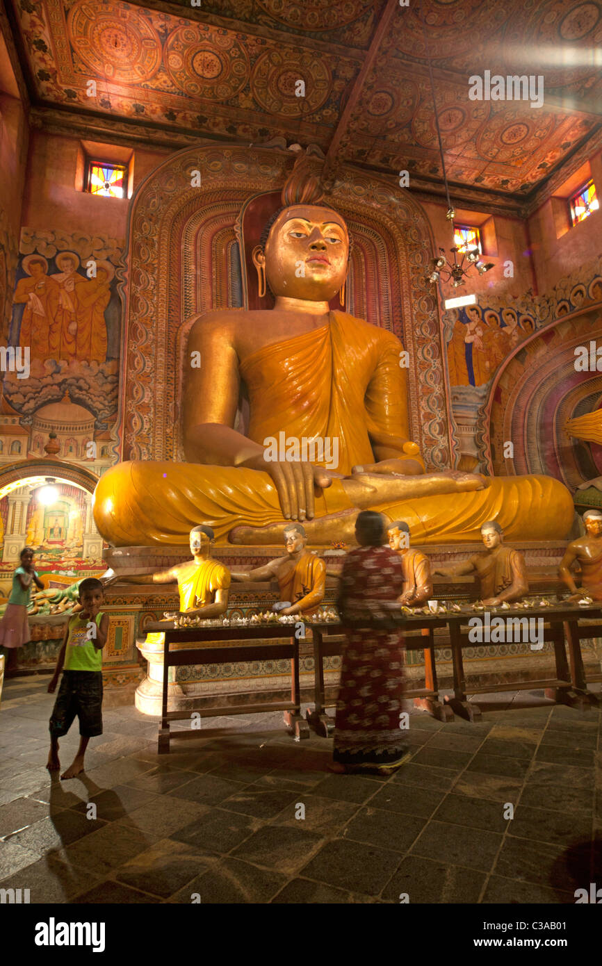 Buddha-Statue in Wewurukannala Vihara Tempel in der Nähe von Dikwella, Pussalagoda, Sri Lanka, Walasgala Stockfoto