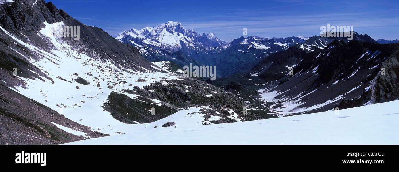 Frankreich, Savoyen, Panorama vom Grand Fond Pass (8763 ft) im Beaufortain massiv, Blick auf den Mont Blanc Stockfoto