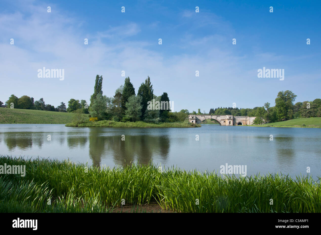 Blenheim Palace See und Grand Bridge in Oxfordshire-England-Großbritannien-Europa. Stockfoto