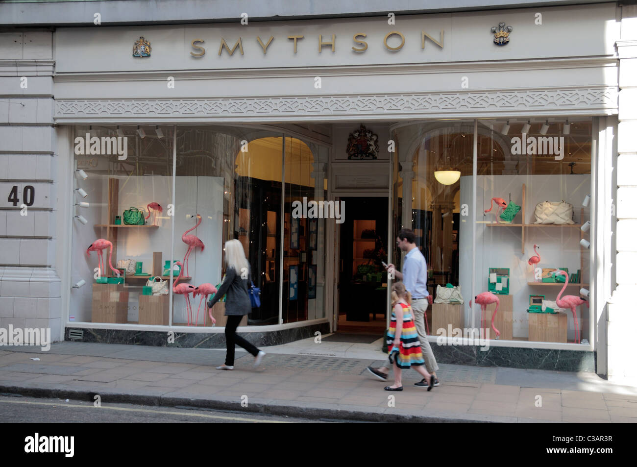 Smythson Luxus Schreibwaren Shop auf New Bond Street, London, UK  Stockfotografie - Alamy
