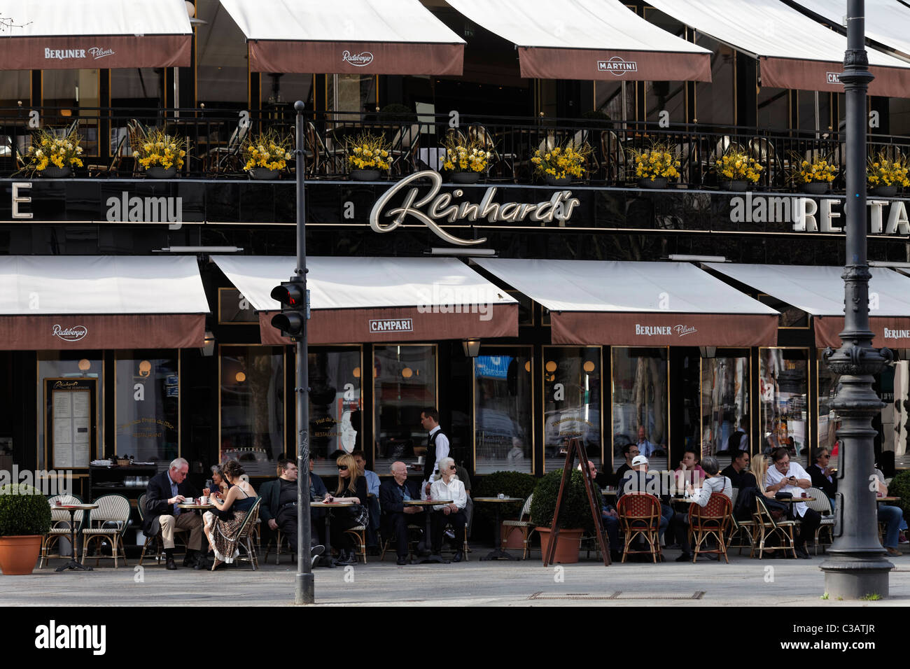 Berlin, das Reinhards Im Kempinski, Straßencafé. D - 10719 Berlin, Kurfürstendamm Nr. 27 EU/DE/DEU/Deutschland / Capitol Berlin. Stockfoto