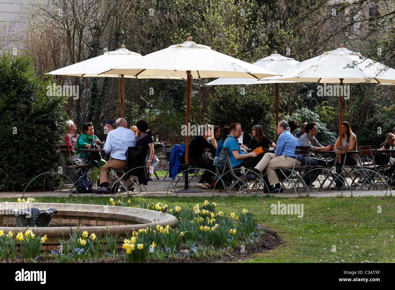 Berlin, Garten-Café und Restaurant-Cafe Im Literaturhaus, Wintergarten. D - 10719 Berlin, Fasanenstreet 23, EU/DE/DEU / Stockfoto