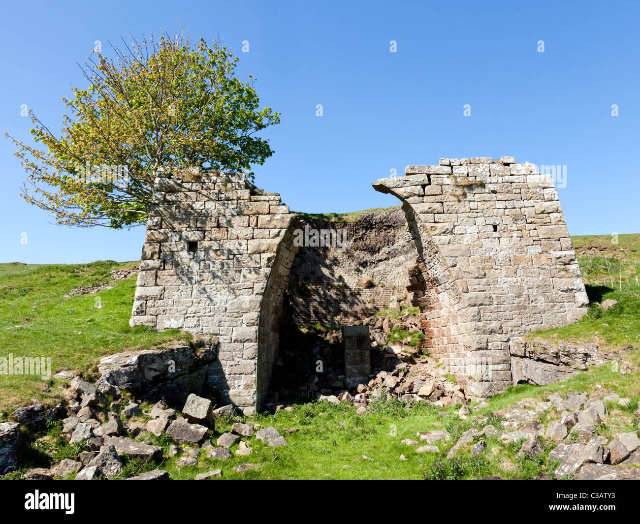 Verlassenen Steinbruch Brennofen bei Greenhead Cumbria Stockfoto