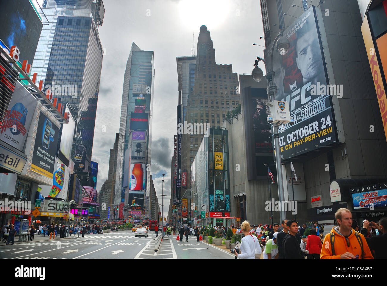Times Square Straßenansicht mit hohen Verkehrsaufkommens in Manhattan, New York City. Stockfoto