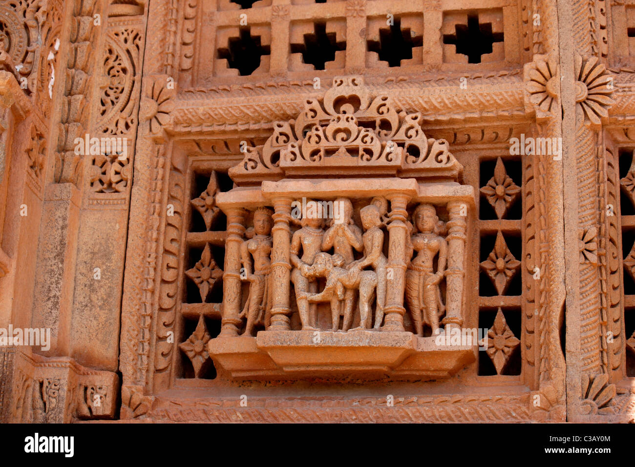 Hinduistische Mythologie Skulptur in Negade Tempel von Mewar in Udaipur, Rajasthan, Indien Stockfoto