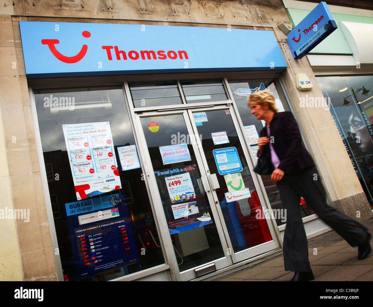 Außenansicht des eines Thomson Travel Agents; Teil der TUI Travel. Stockfoto