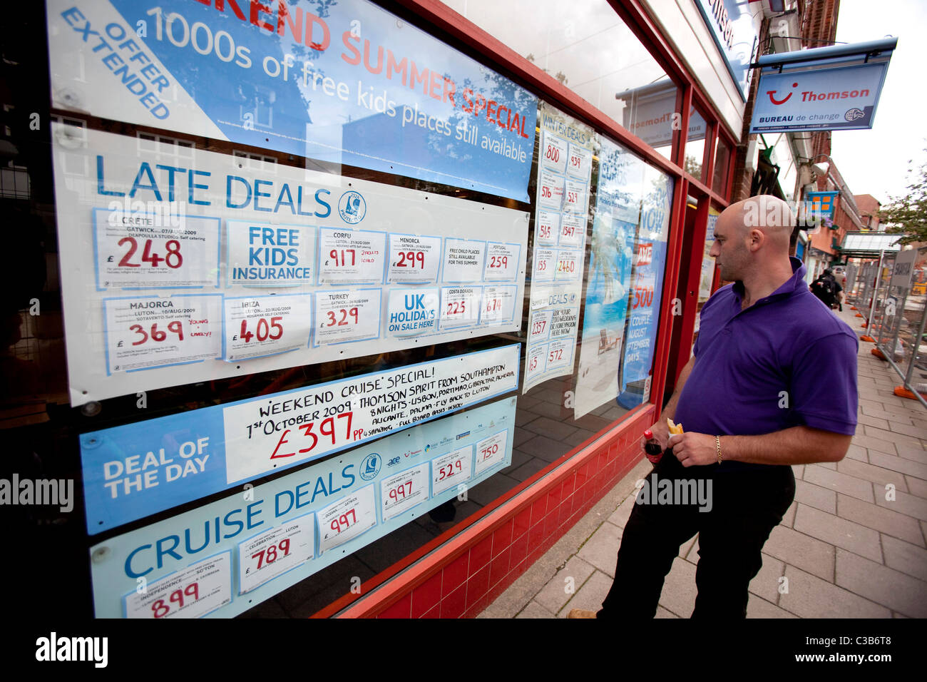 Anschauliches Bild eines Zweiges der Thomson Travel Agency, Teil der TUI Travel Group. Stockfoto