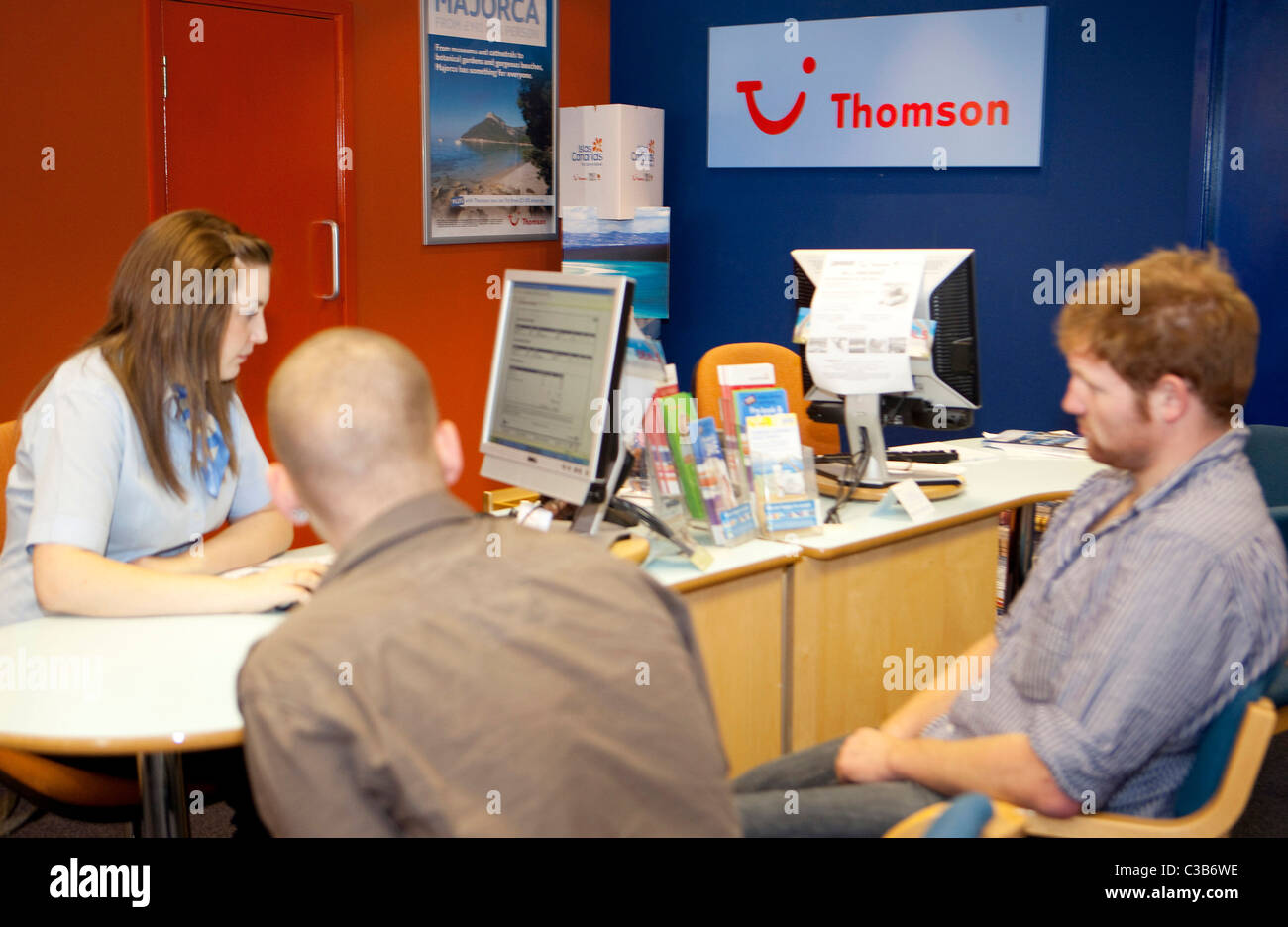 Anschauliches Bild eines Zweiges der Thomson Travel Agency, Teil der TUI Travel Group. Stockfoto