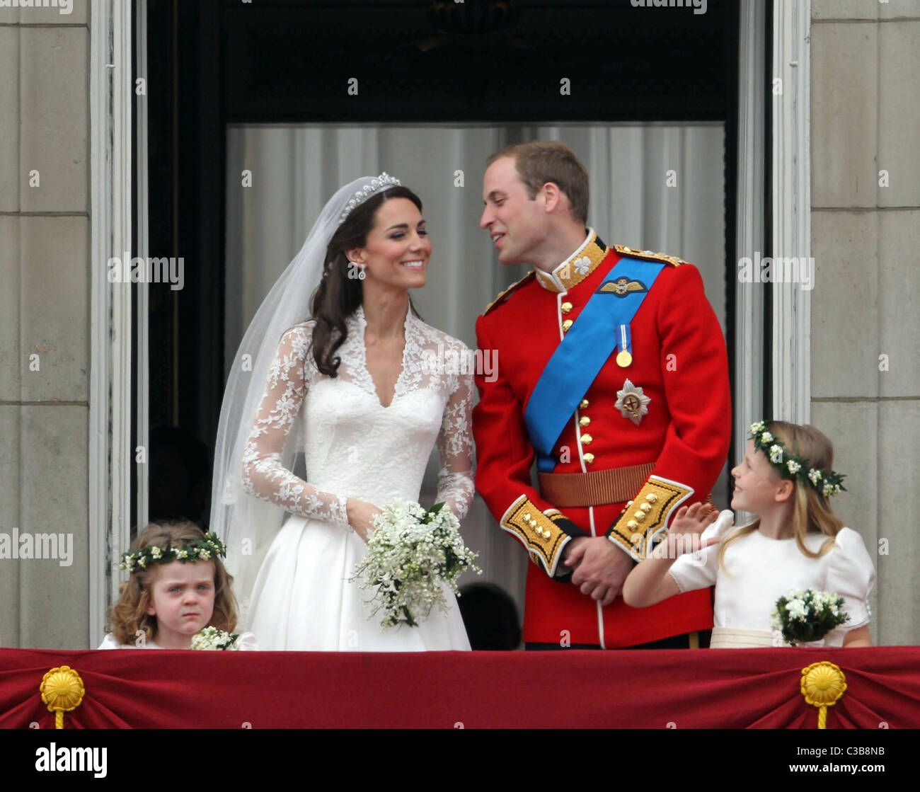 Die Hochzeit von Prinz William und Catherine Middleton. 29. April 2011.  Der Herzog und die Herzogin von Cambridge auf dem Balkon auf Stockfoto