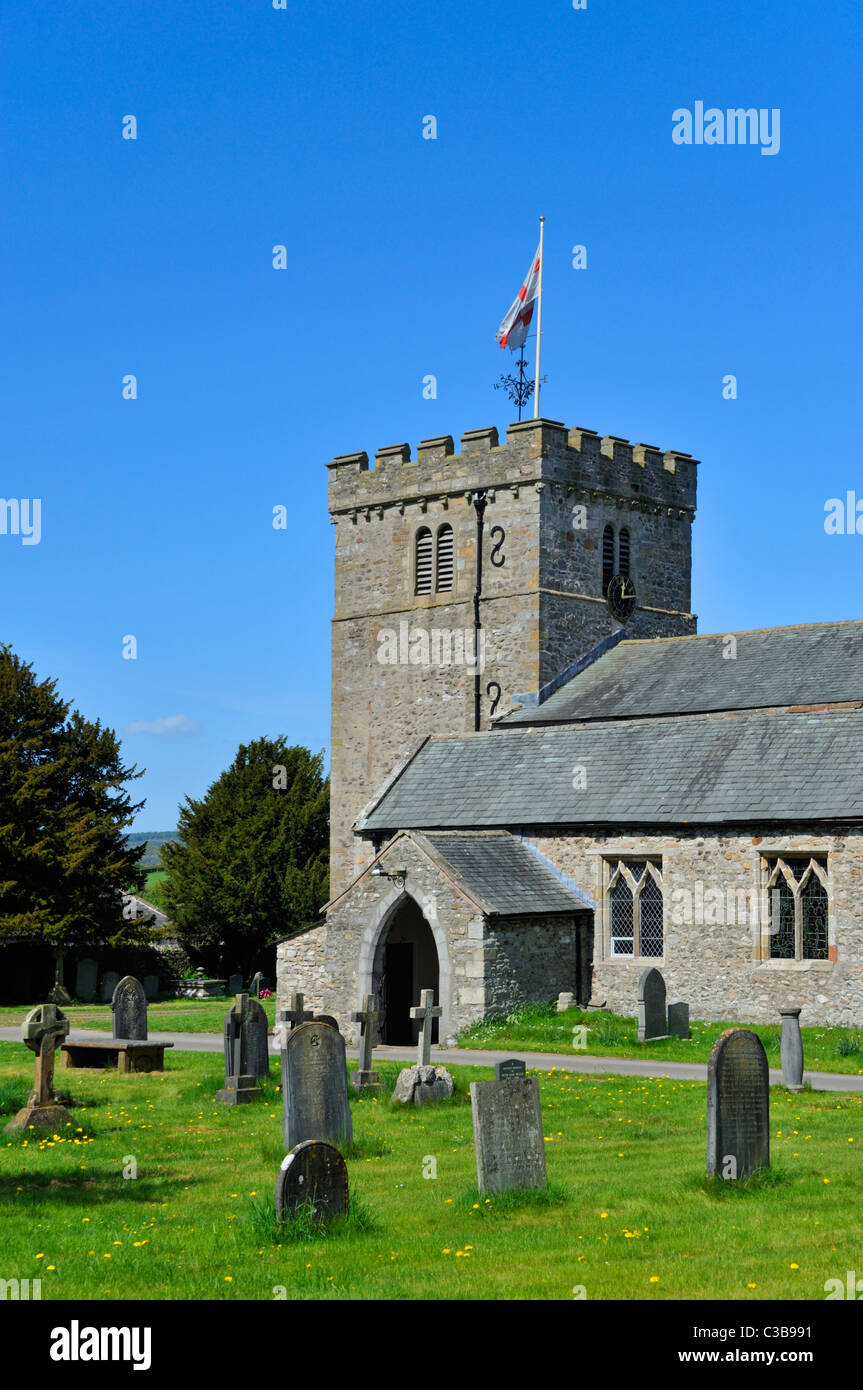 Westturm und Süd Veranda, Kirche des Heiligen Jakobus. Burton in Kendal, Cumbria, England, Vereinigtes Königreich, Europa. Stockfoto