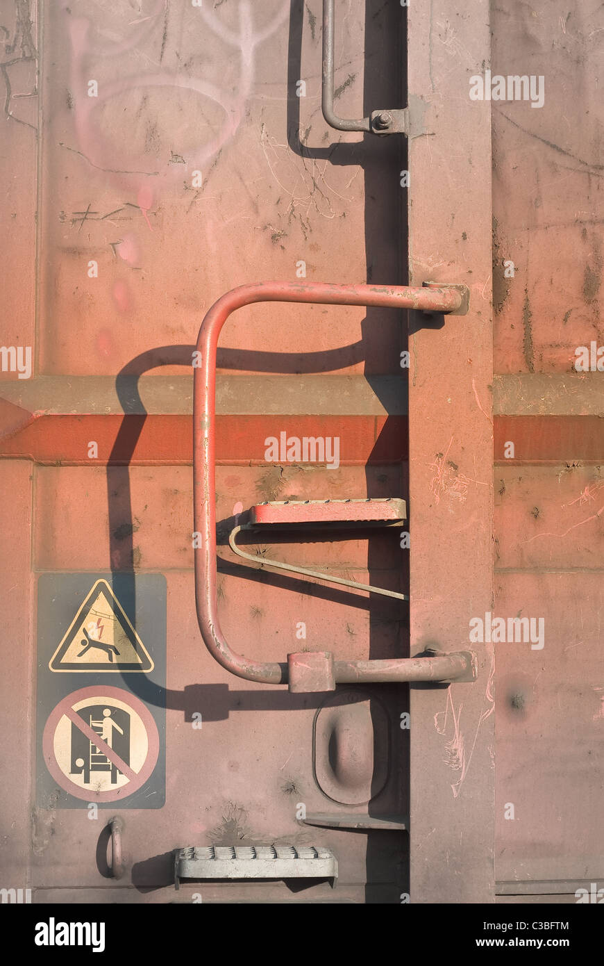 Kreative Ansicht der alten und Rusty Cargo Güterwagen Stockfoto