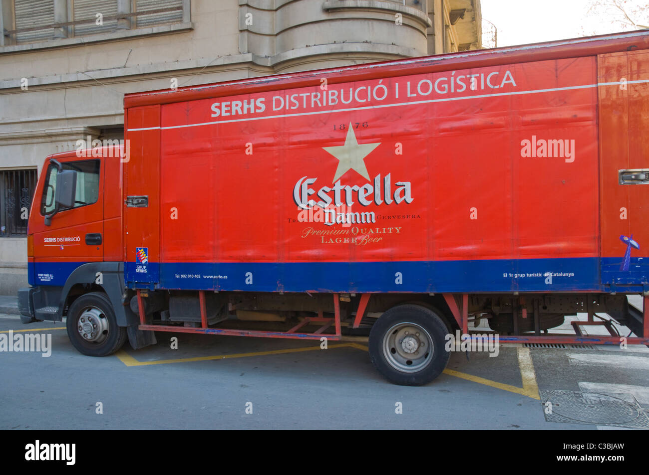 Estralla Damm Bier Brauerei Lieferwagen am Placa la Barceloneta quadratische Barcelona Catalunya Spanien Europa Stockfoto