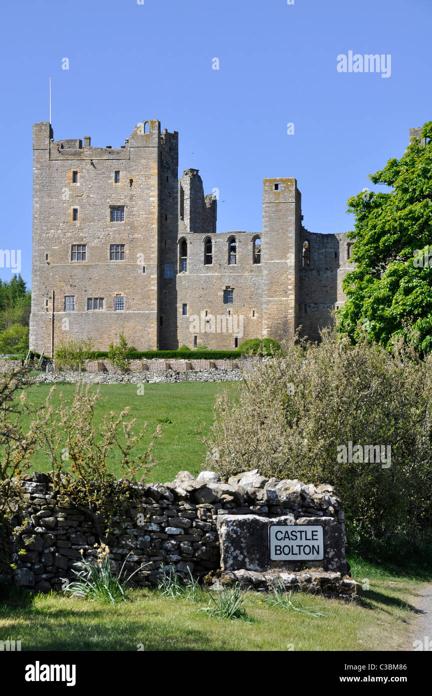Ansicht von Bolton Castle in North Yorkshire, England. Stockfoto