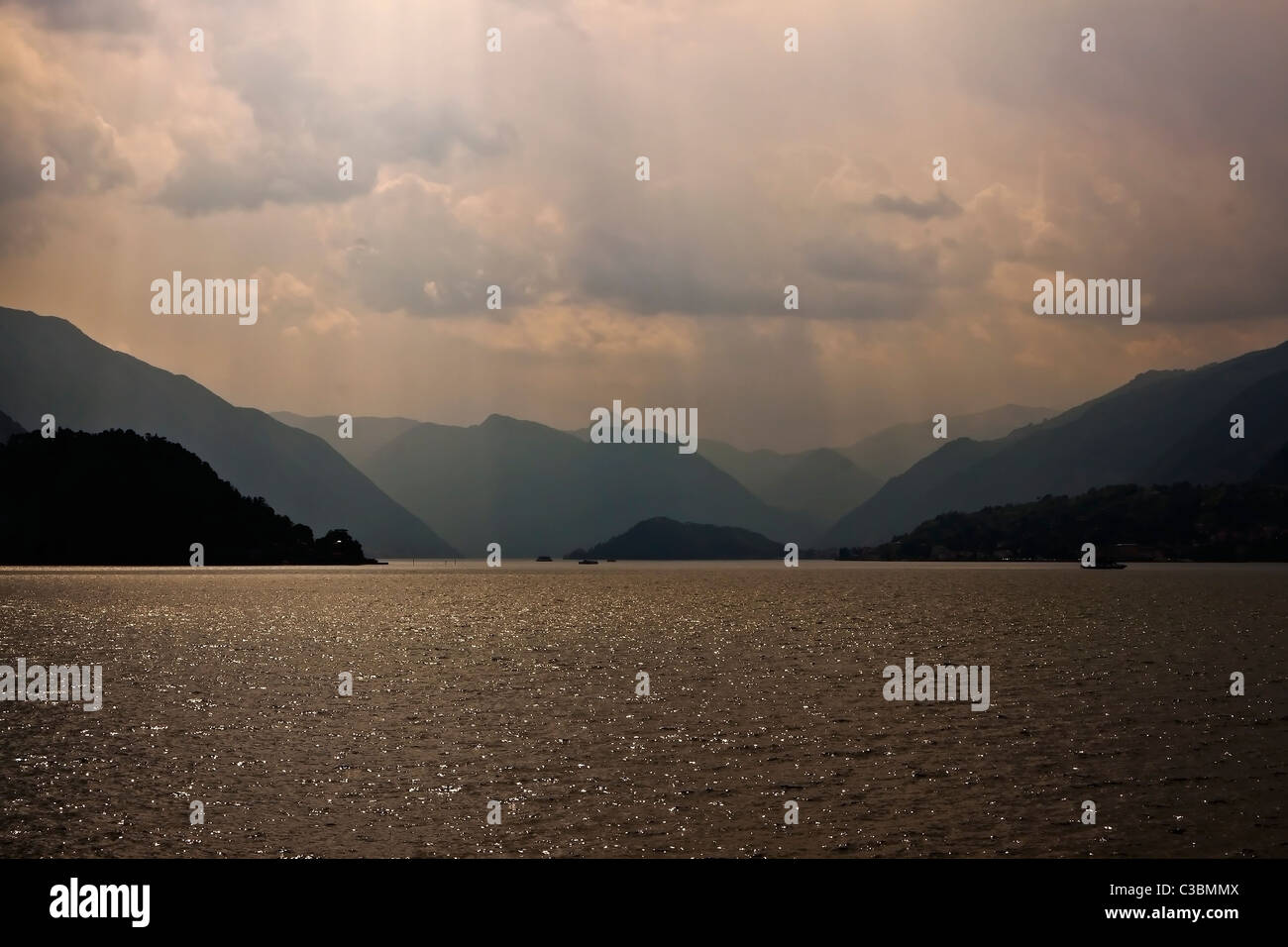nebligen Tag am Comer See Stockfoto