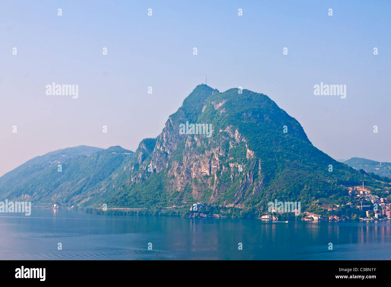 Blick Auf Den Monte San Salvatore Stockfoto