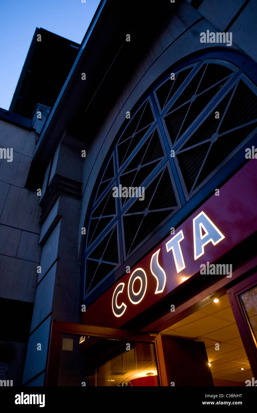 Außen ein Costa Coffee-Shops. Stockfoto