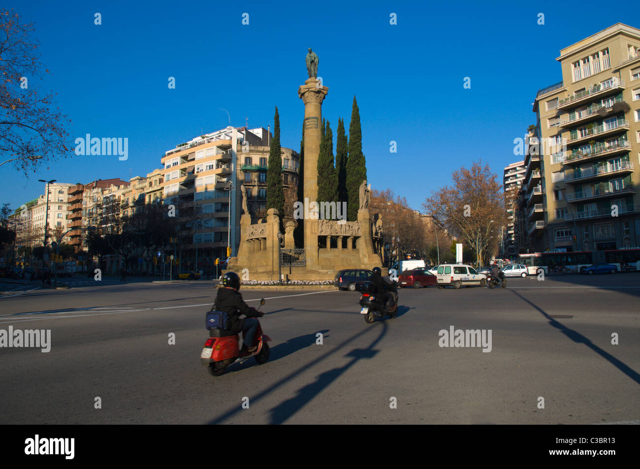 Placa Mossen Jacint Verdaguer Platz an Kreuzung mit Diagonal und Passeig de Sant Joan Straße Eixample Barcelona Spanien Stockfoto