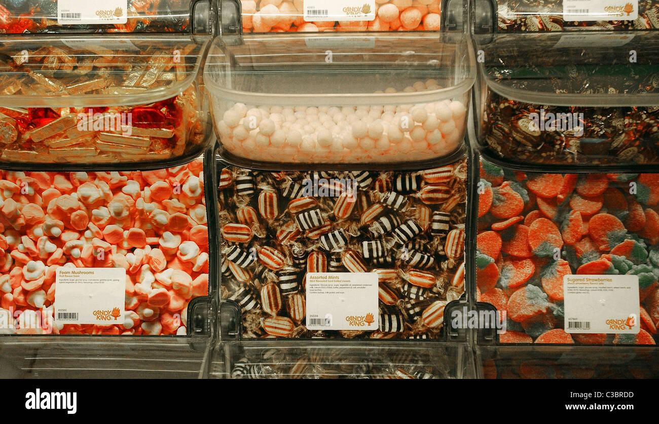 Candy King Süßigkeiten im Ladengeschäft Woolworths. Stockfoto
