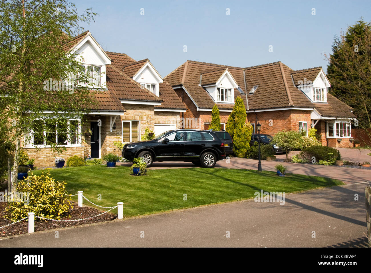Große moderne freistehende Häuser, Bricket Wood, St Albans, Hertfordshire, England, UK Stockfoto