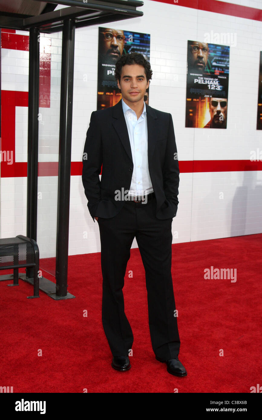 Ramon Rodriguez-Los Angeles-Premiere von "The Taking of Pelham 123' im Mann Village Theater - Ankünfte Los Angeles Stockfoto