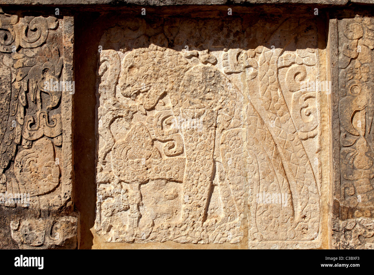 Chichén Itzá: Maya-Ruinen: großer Ballspielplatz: der untere Tempel des Jaguar: Jaguar Stockfoto