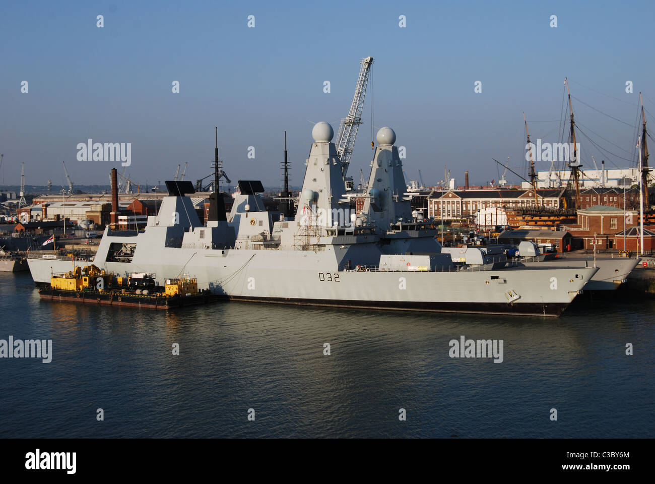 HMS Diamond und HMS Daring Art 45 Zerstörer in Portsmouth Naval Dockyard Stockfoto