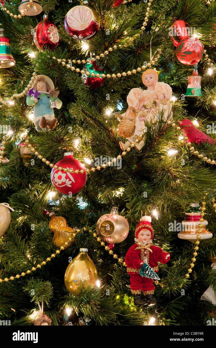 Christbaumschmuck und Ornamente. Stockfoto