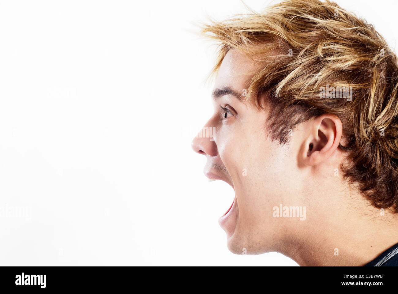 Seitenansicht eines jungen Mannes, schreien Stockfoto