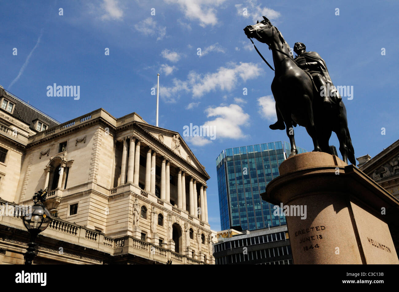 Statue von Wellington außerhalb der Bank of England, London, England, Vereinigtes Königreich Stockfoto