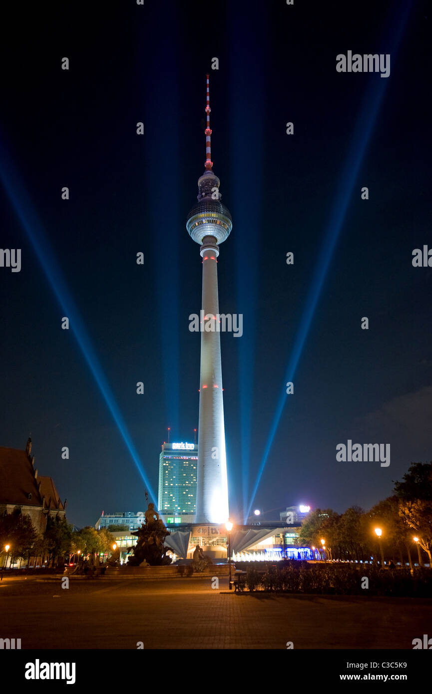Der Fernsehturm während dem Festival der Lichter 2008, Berlin, Deutschland Stockfoto