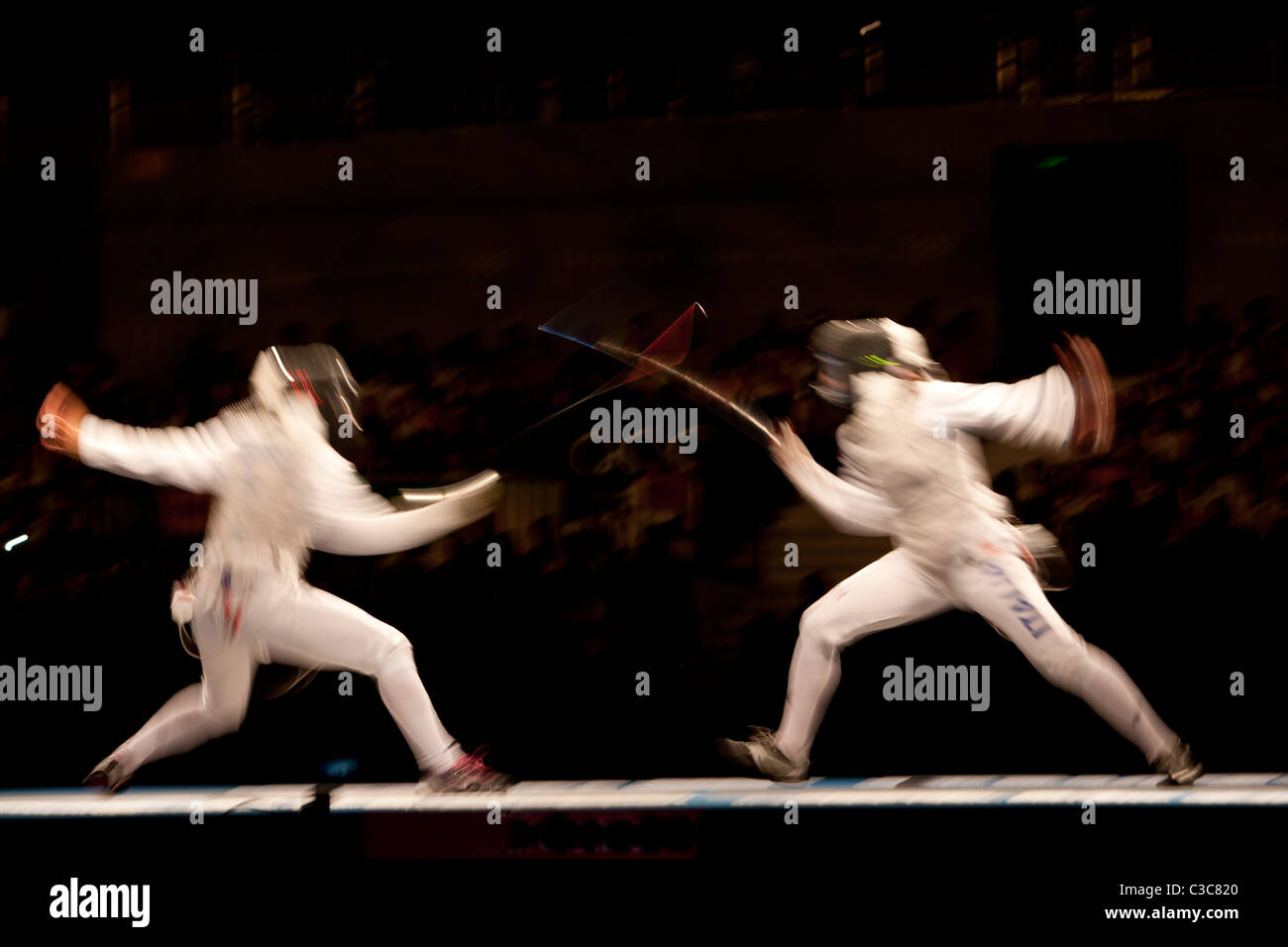 Verschwommene Aktion der Frauen Fechten-Wettbewerb bei den Olympischen Sommerspielen 2008, Peking, China Stockfoto