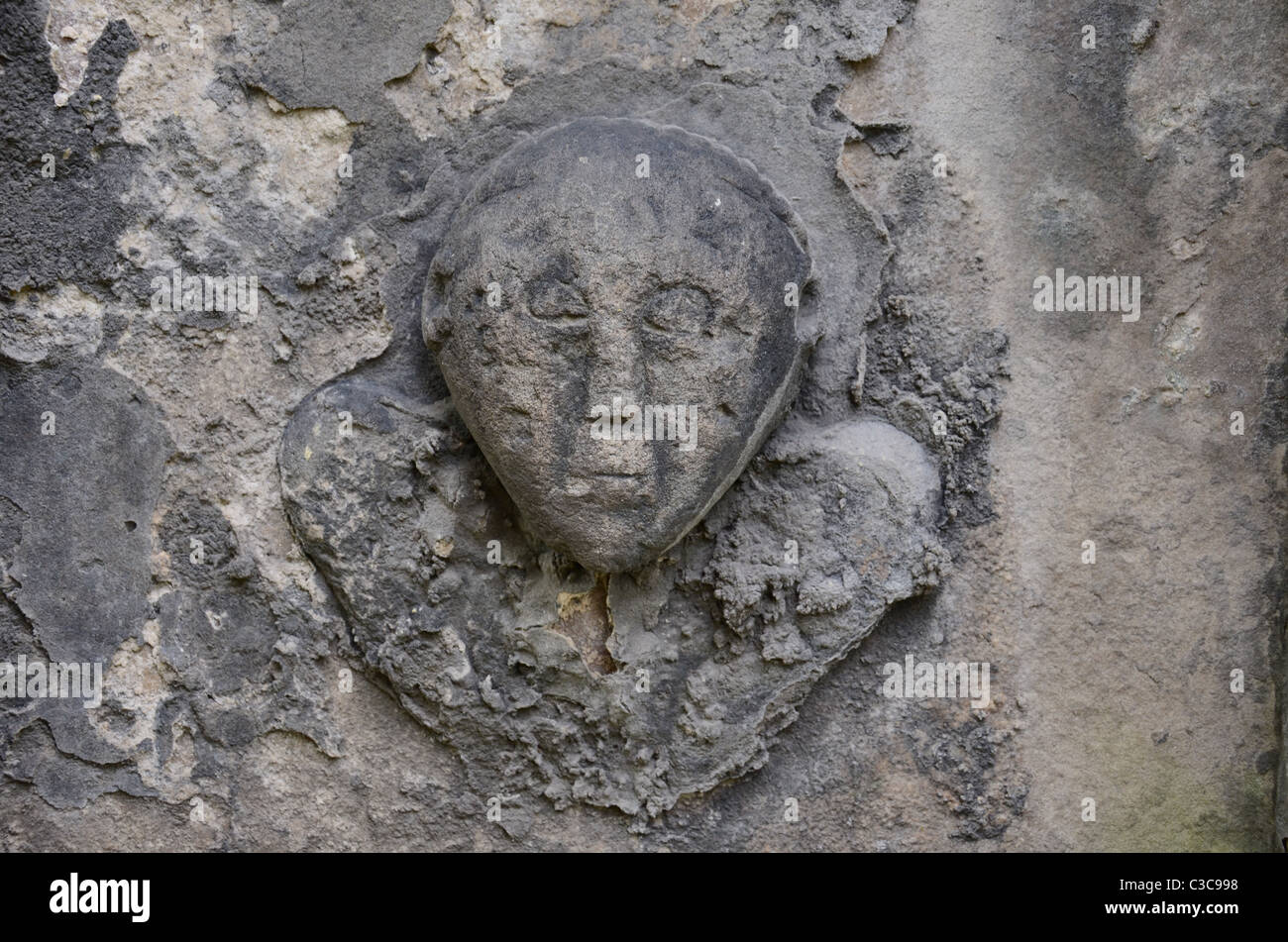 Detail von einem Denkmal in Greyfriars Kirkyard in Edinburgh, Schottland, Großbritannien. Stockfoto