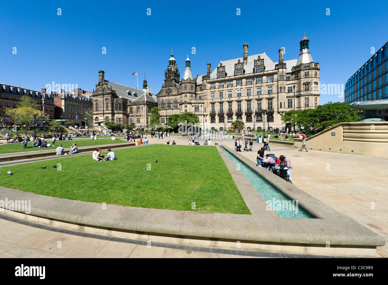 Die Peace Gardens vor dem Rathaus im Zentrum Stadt, Sheffield, South Yorkshire, Großbritannien Stockfoto