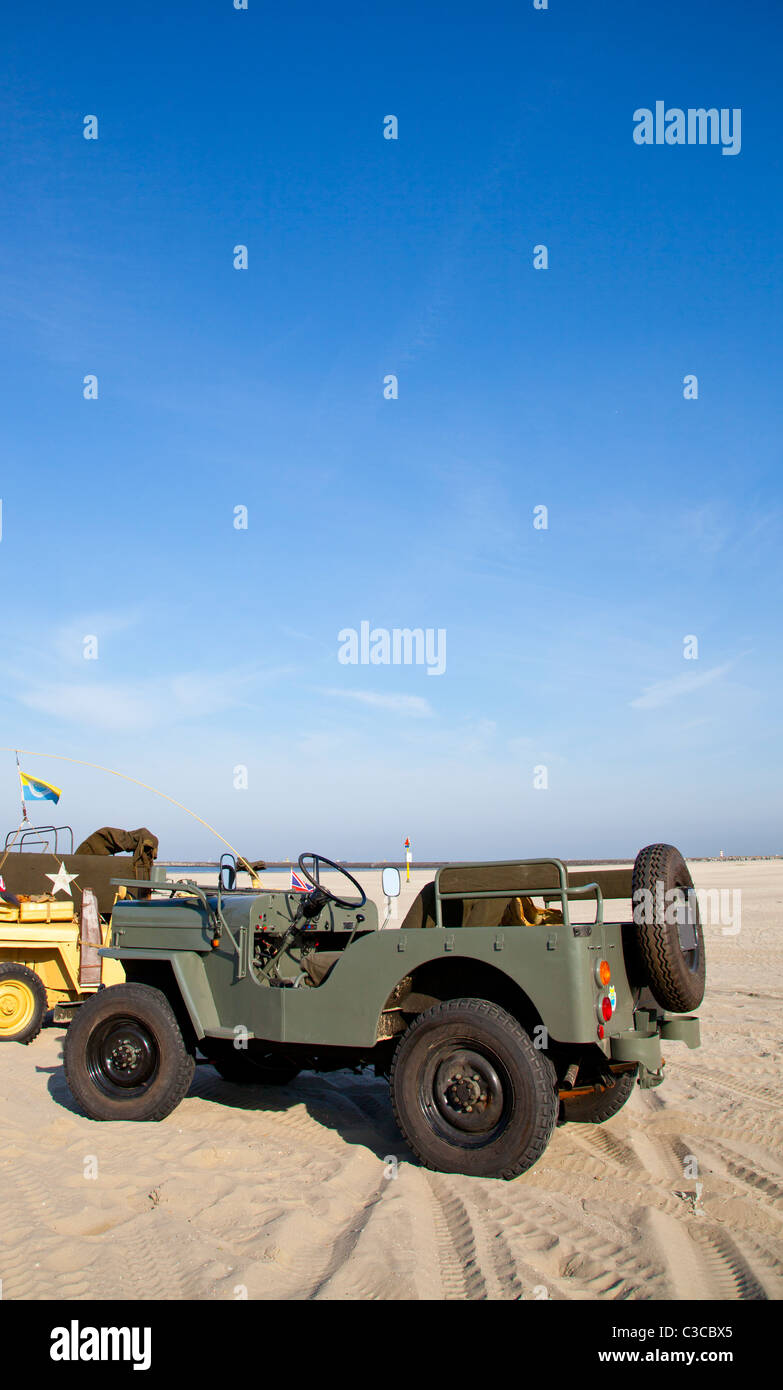 US Armee-Fahrzeug am Strand Stockfoto