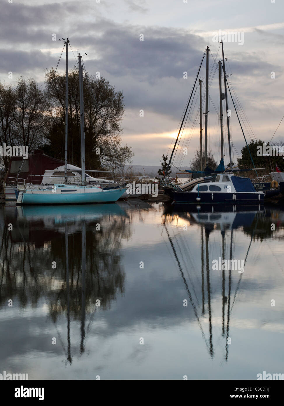Boote auf Exeter Ship Canal Turf Schleuse, Devon Stockfoto