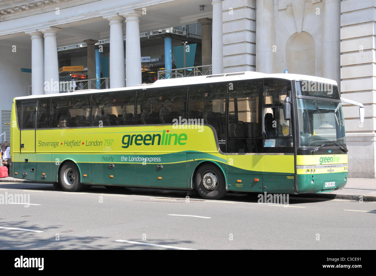 Greenline Bus Bus London Express geparkt London Victoria Stockfoto