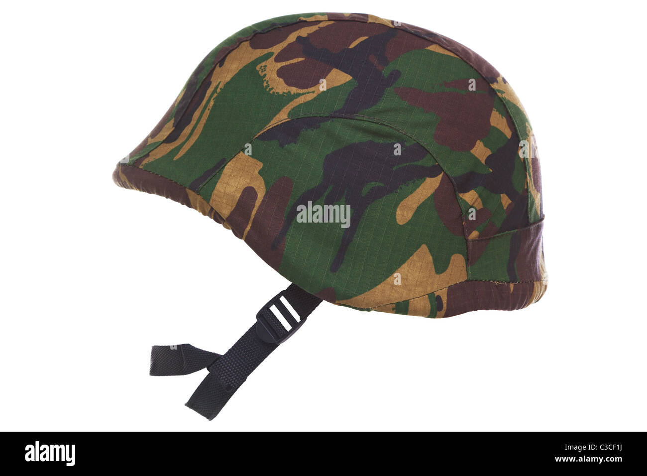 Foto eines Camouflage-Helms Ausschneiden auf weißem Hintergrund. Stockfoto
