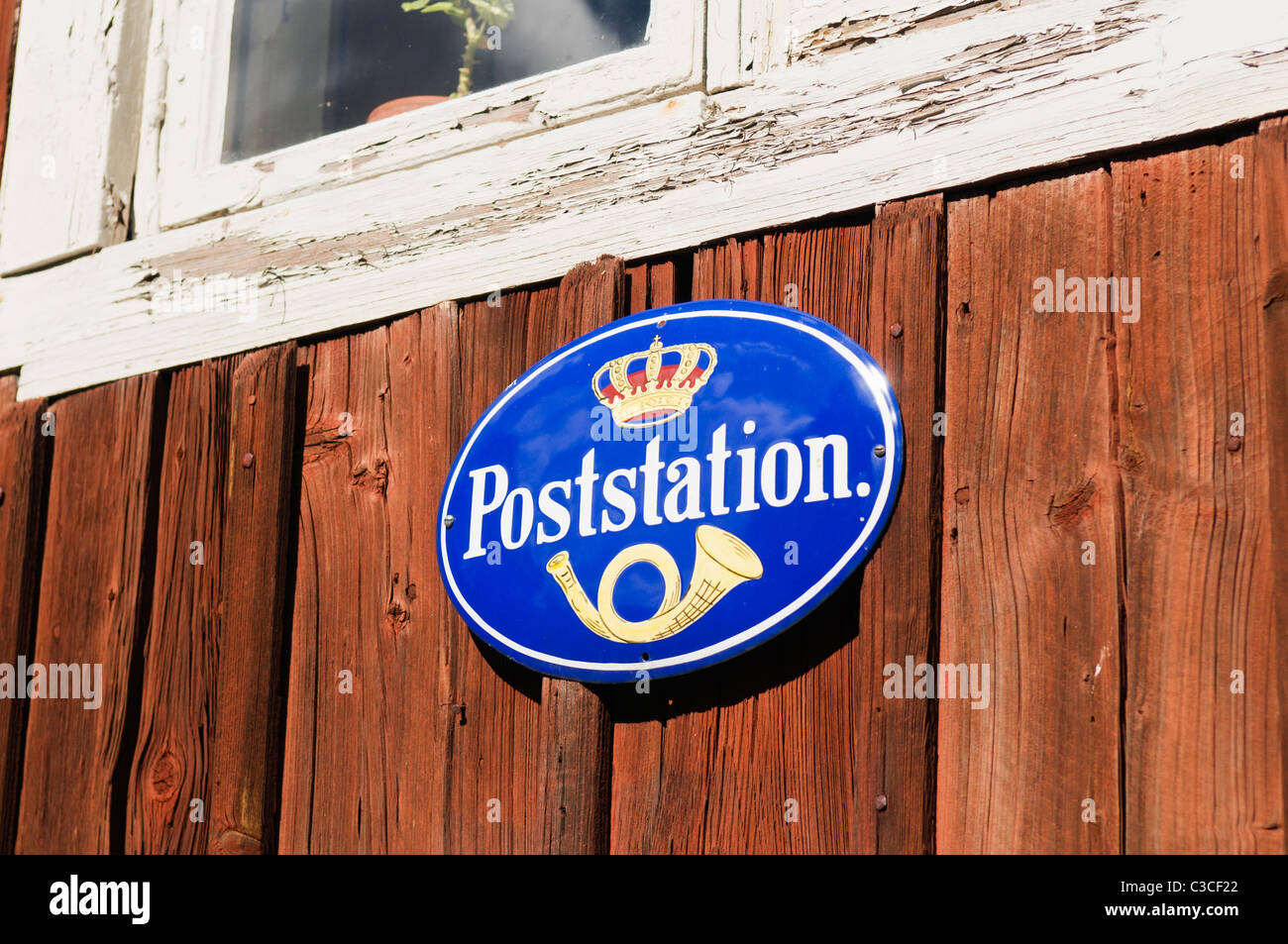 Alten Stil Postamt Emaille Schild an Posthuset im Freilichtmuseum Skansen. Stockfoto