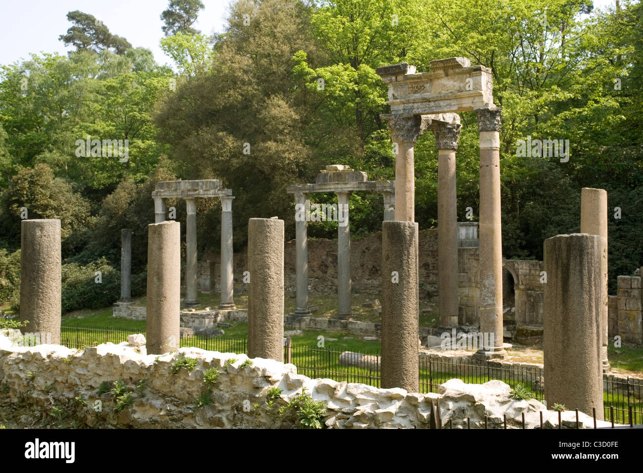 Die Ruinen England Surrey Virginia Water Stockfoto