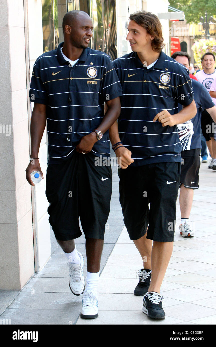 Patrick Vieira Zlatan Ibrahimovic Und Ihre Teamkollegen Inter Mailand Unterwegs Am Rodeo Drive In Los Angeles Kalifornien Stockfotografie Alamy