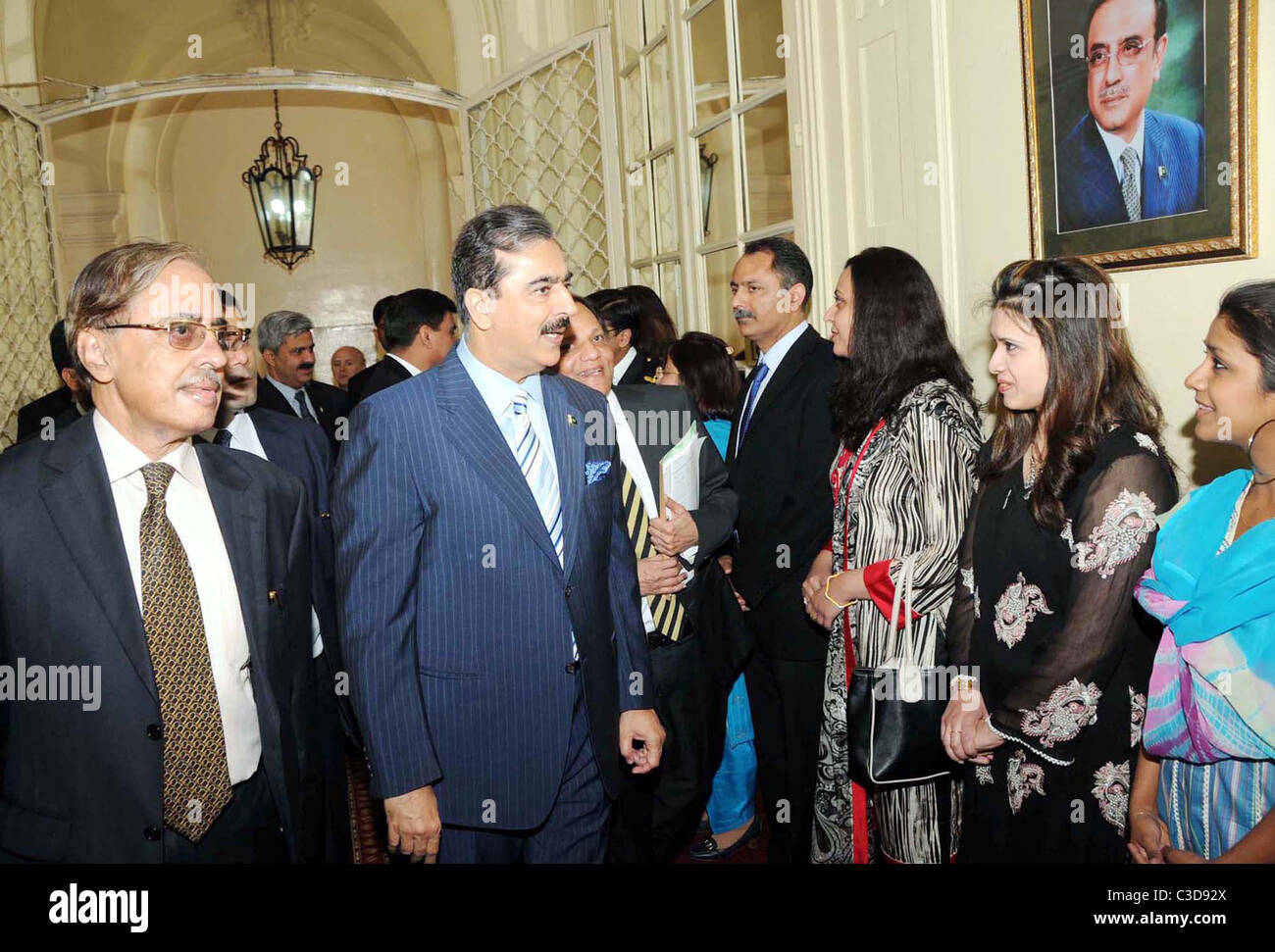 Herr Ministerpräsident, Syed Yousuf Raza Gilani besucht Pakistan Botschaft in Paris Stockfoto